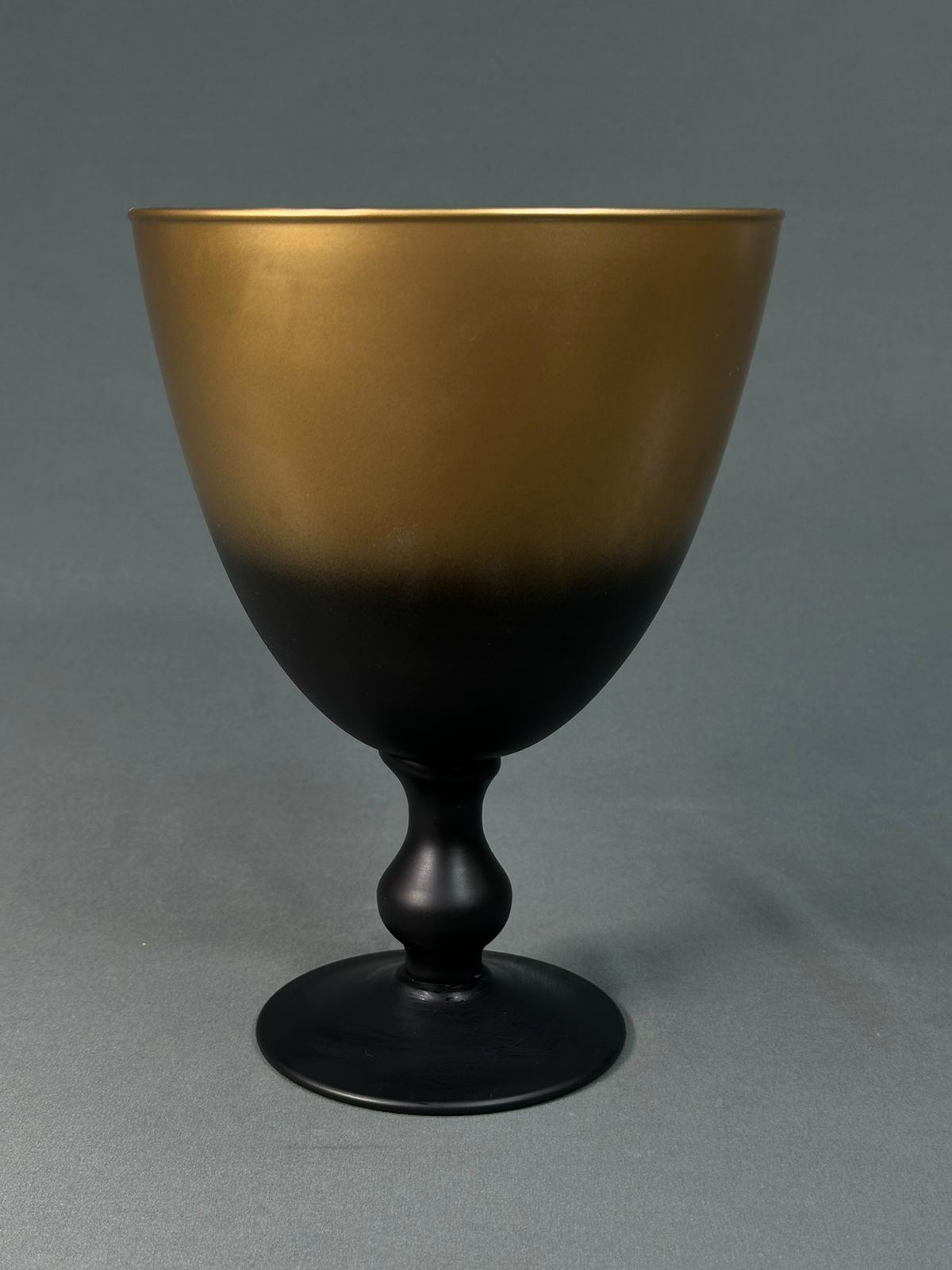 Ваза-везувий на ножке жюльен