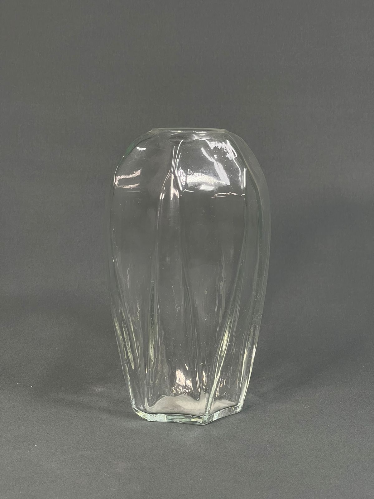 Ваза модерн с текстурой (малая)