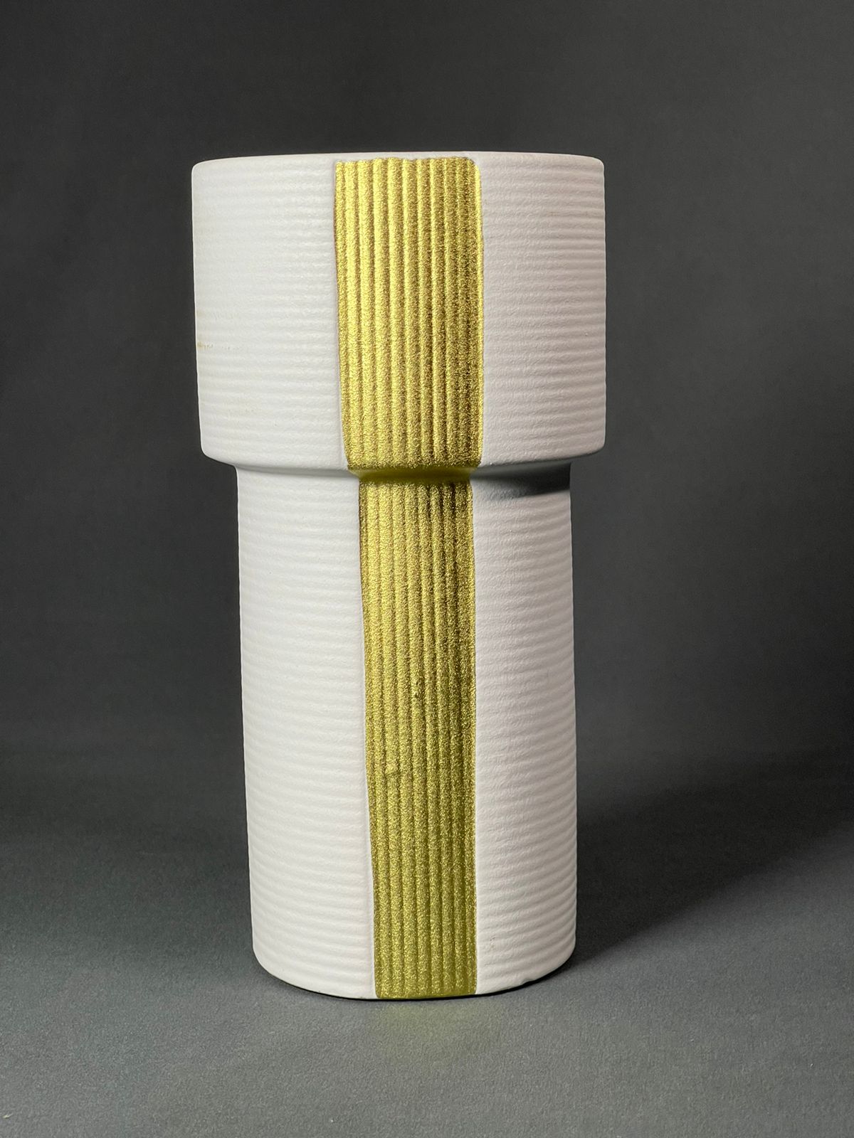 Ваза MS-36 в ассортименте с золотой полосой 22см