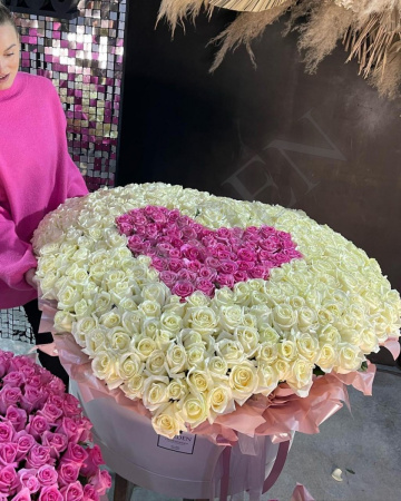 Мега - композиция № 6 (333 розы)