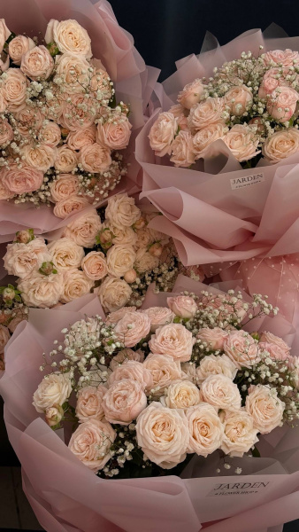 Моно-букет из кустовых роз №2 (9шт)