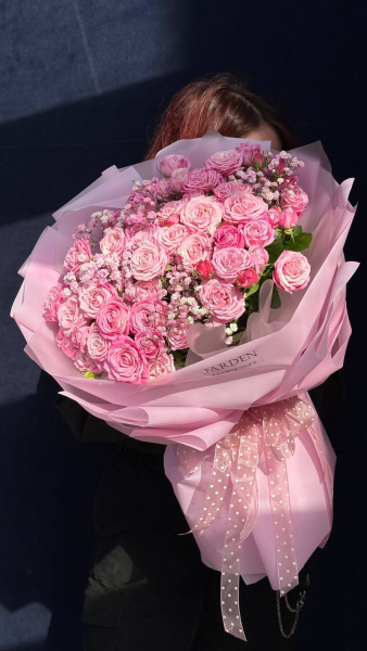 Моно-букет из кустовых роз (9шт)