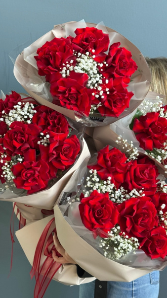 Моно-букет из красной розы (3шт)